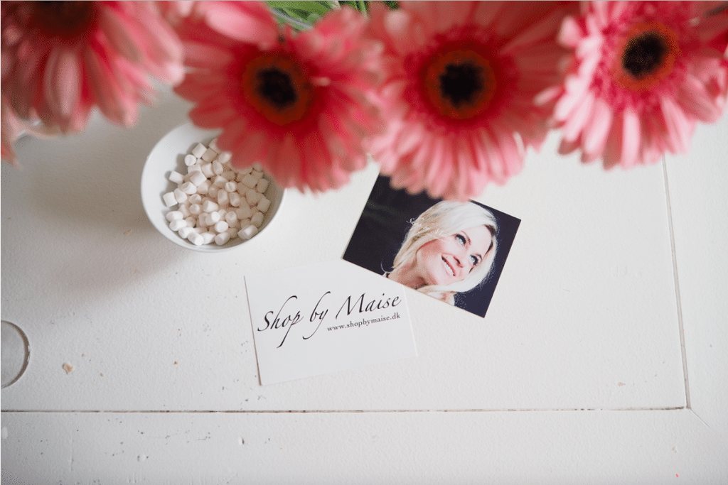 Reception hos skønne Maise – billedespam