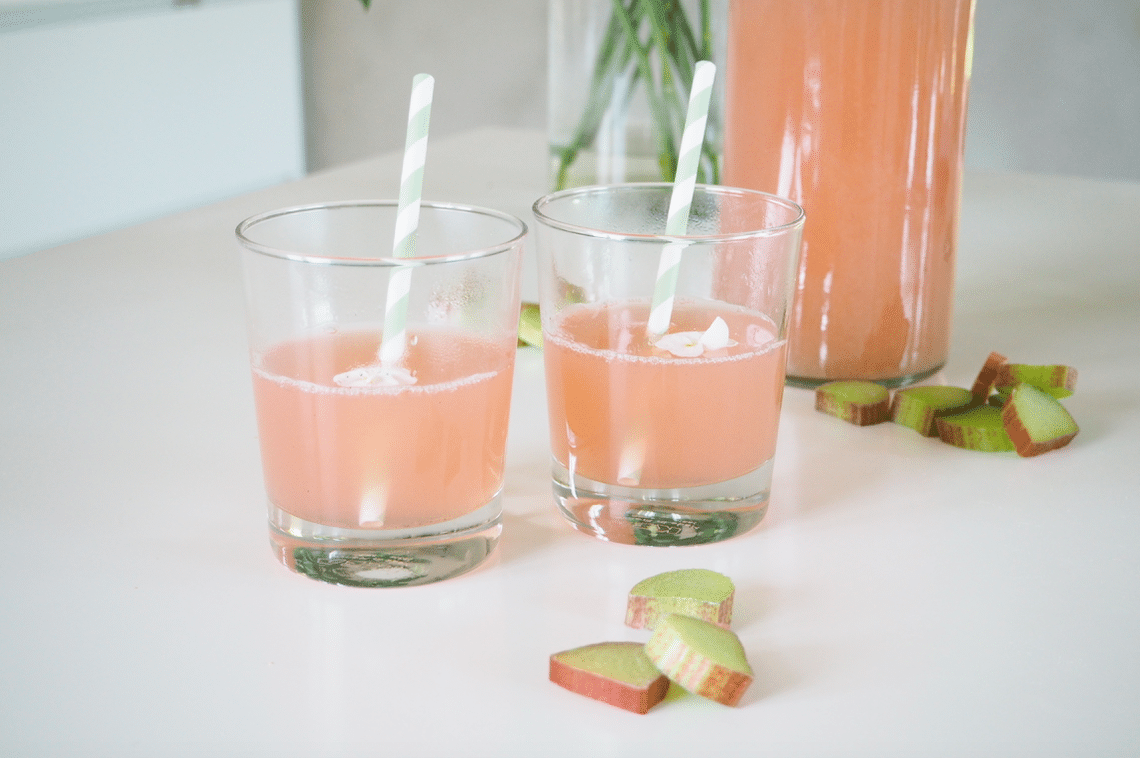 Rabarbersaft – hjemmelavet, nem og hurtig rabarbersaft