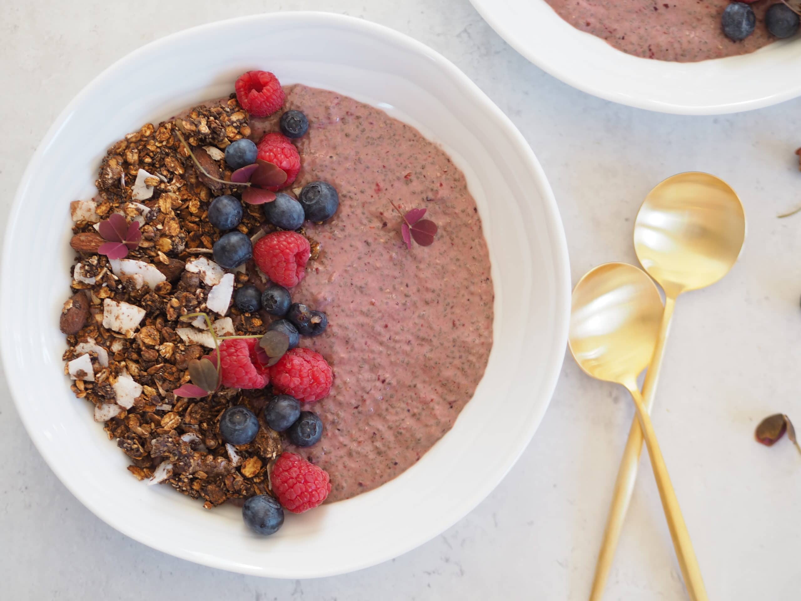 Granola med mørk chokolade og kokos