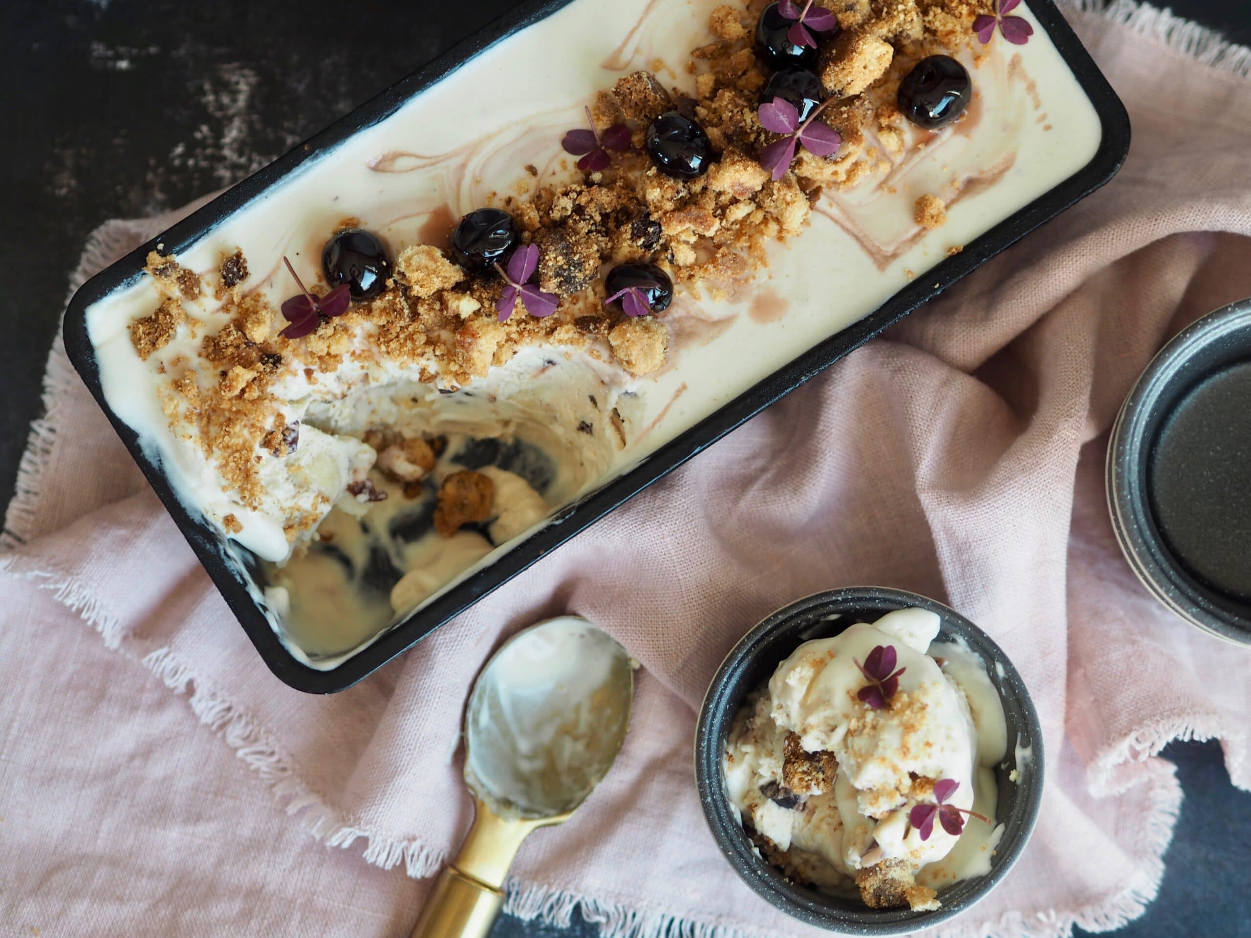 Amarena kirsebæris med cookie dough