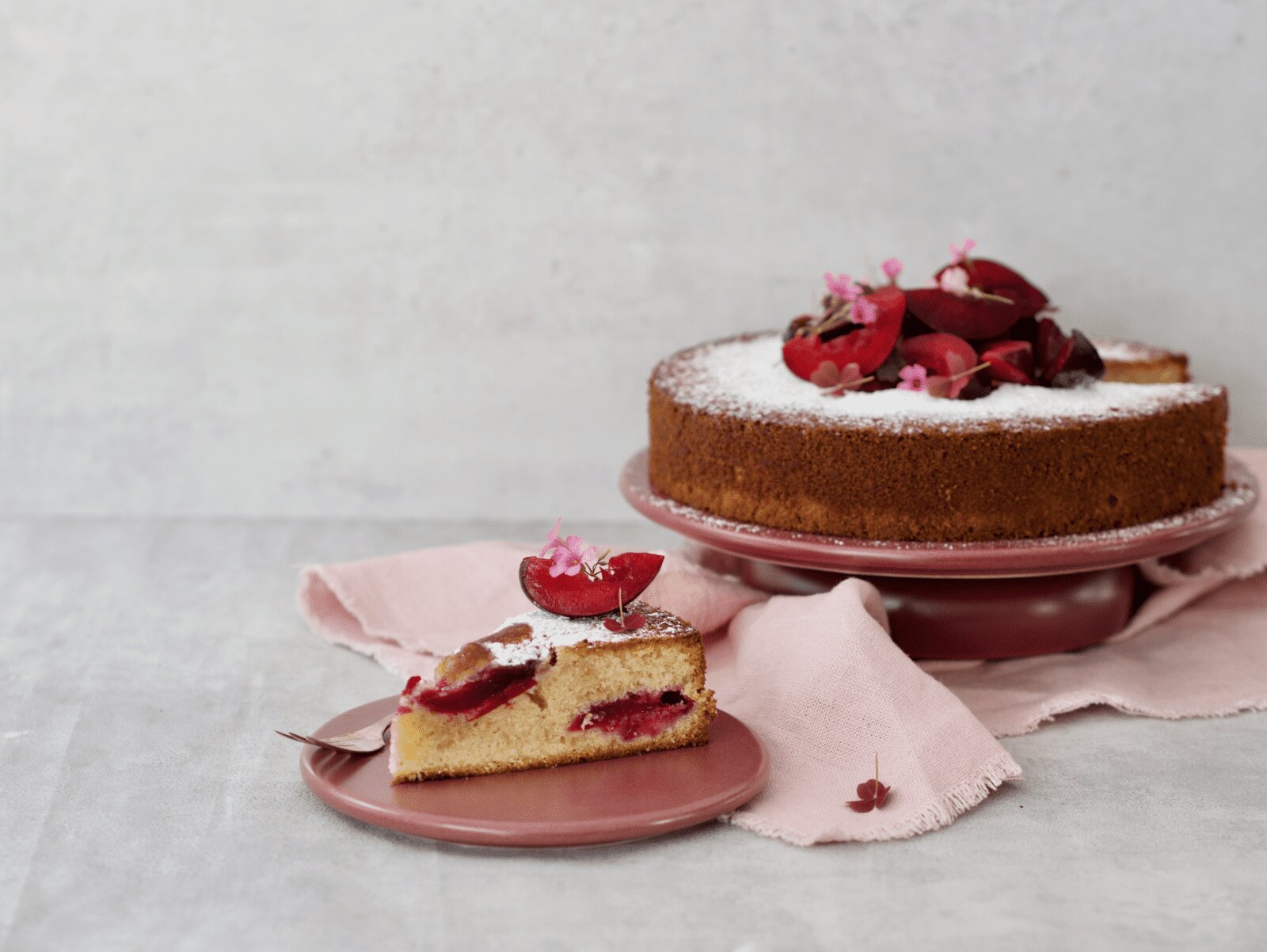 Hvid brownie // Blondie med blommer og cake factor