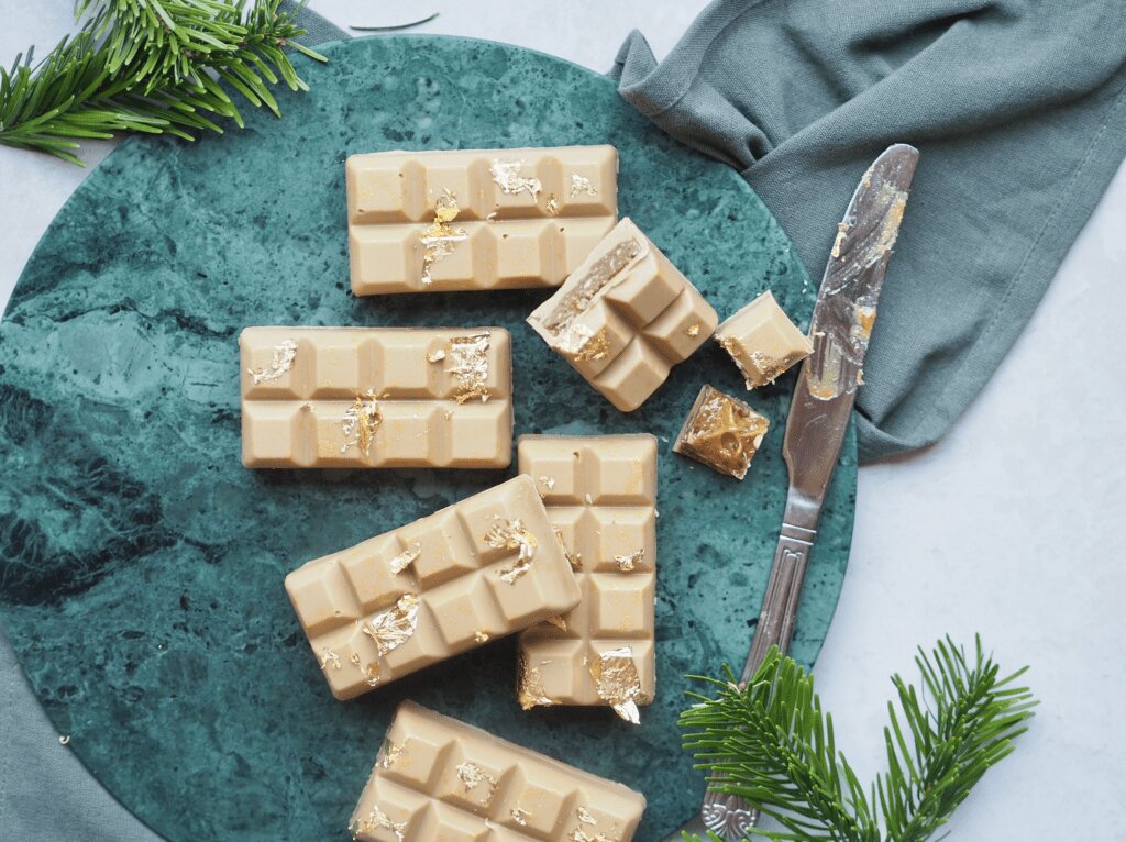 Konfektbarer m. karamelliseret chokolade og figner