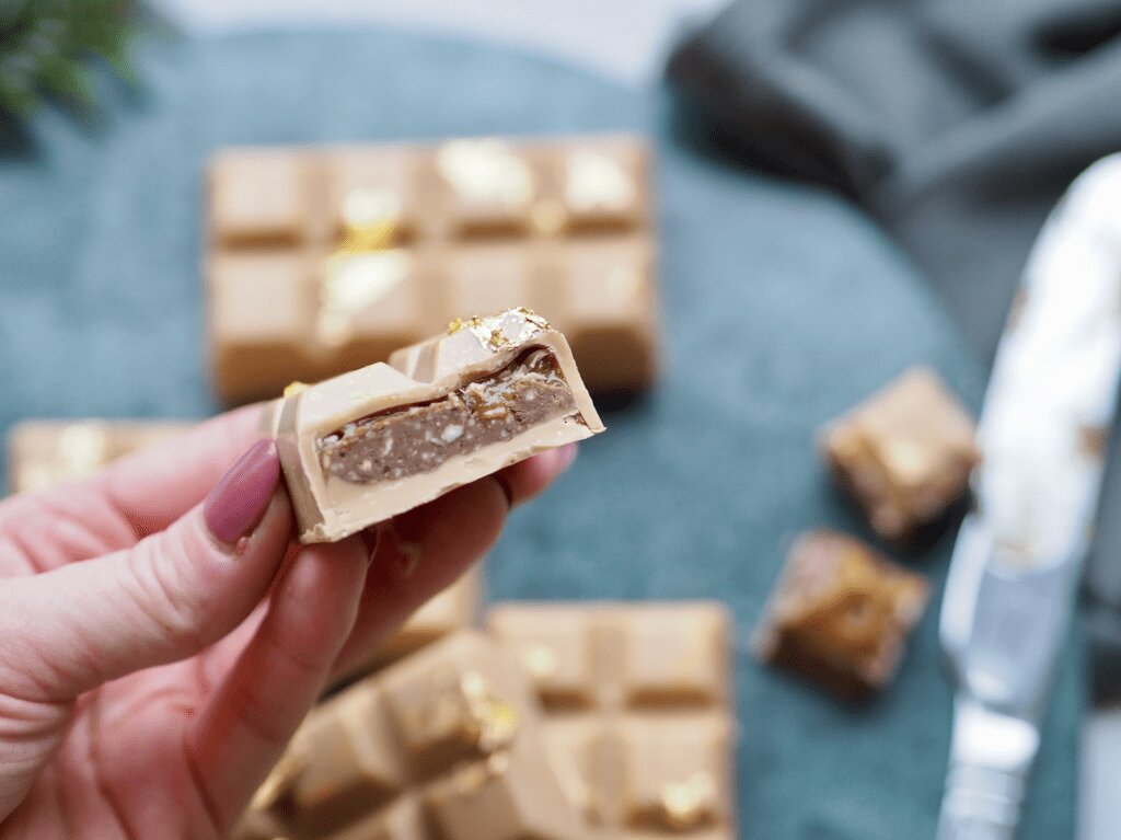 Konfektbarer m. karamelliseret chokolade og figner