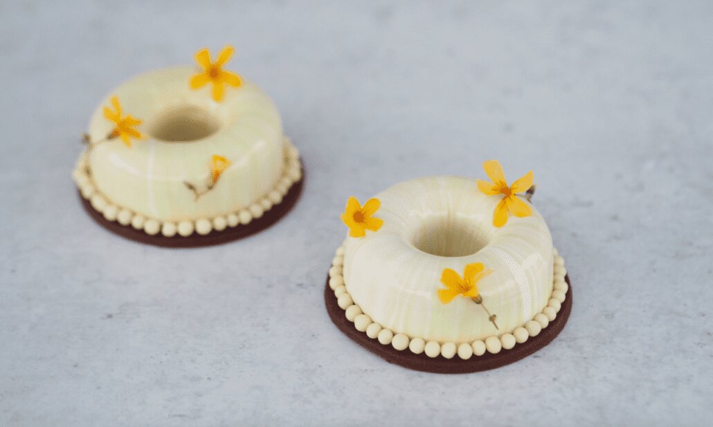 Banandonuts m. karamelliseret hvid chokolademousse