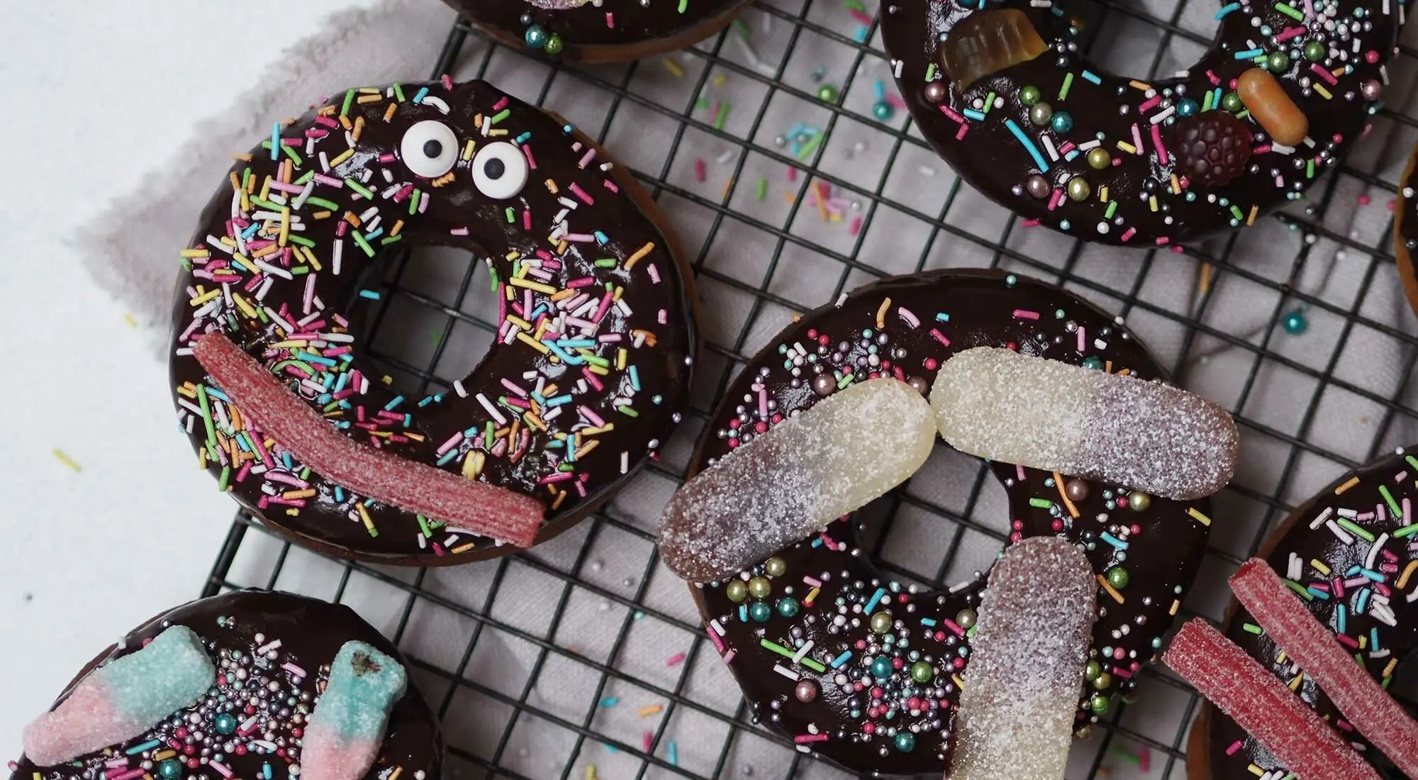 Donuts m. slik og krymmel