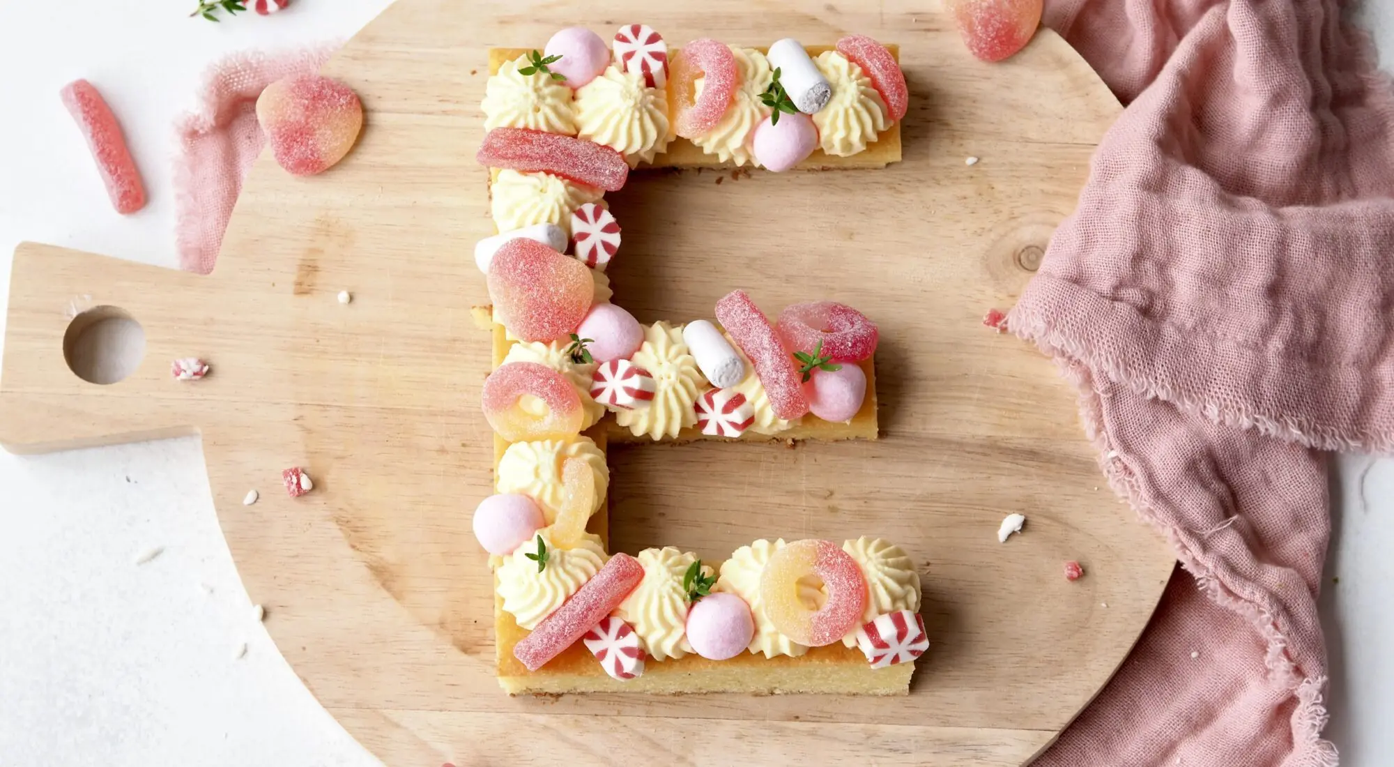 Blondiekage m. passionsfrugt