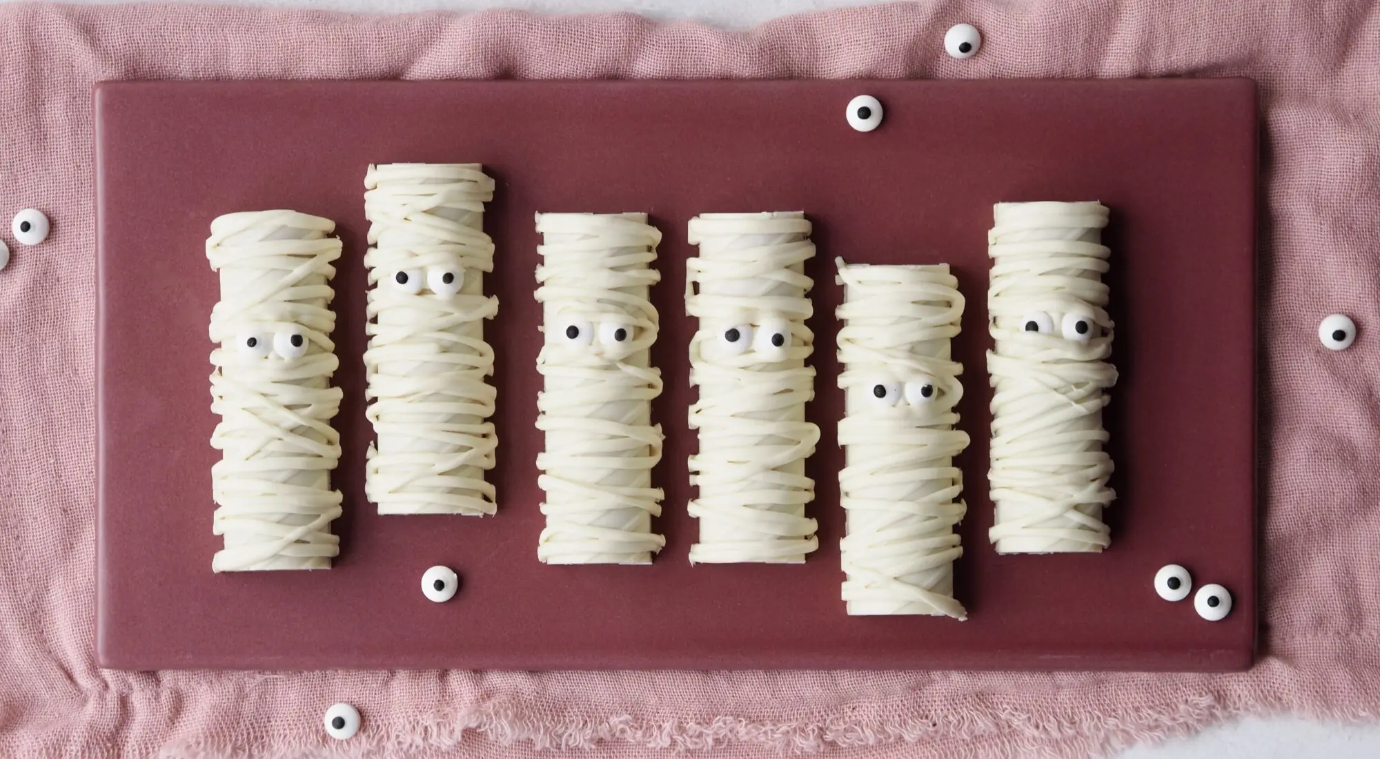 Fyldte chokolade-mumier med hindbærblod