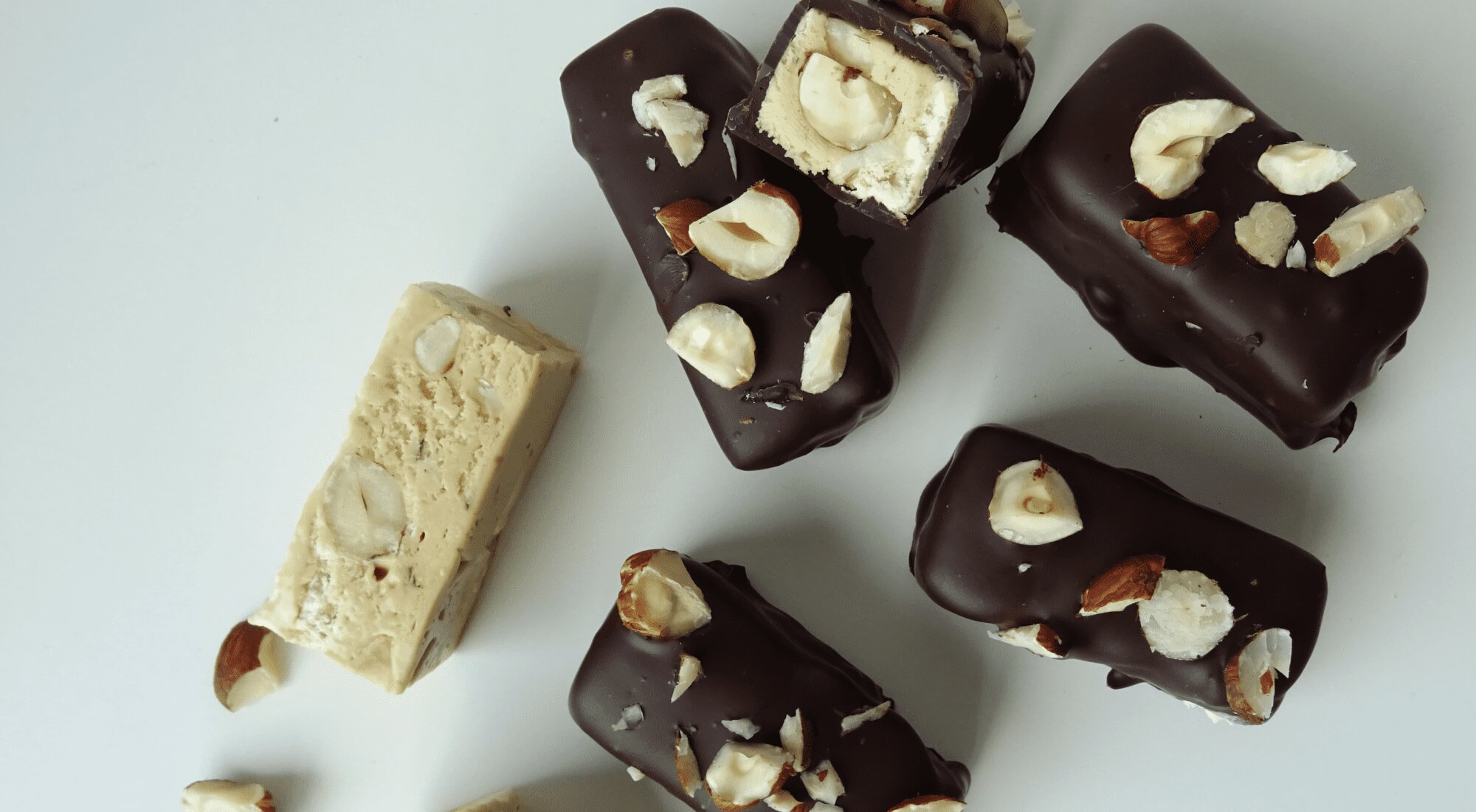 Karamelnougat med hasselnødder
