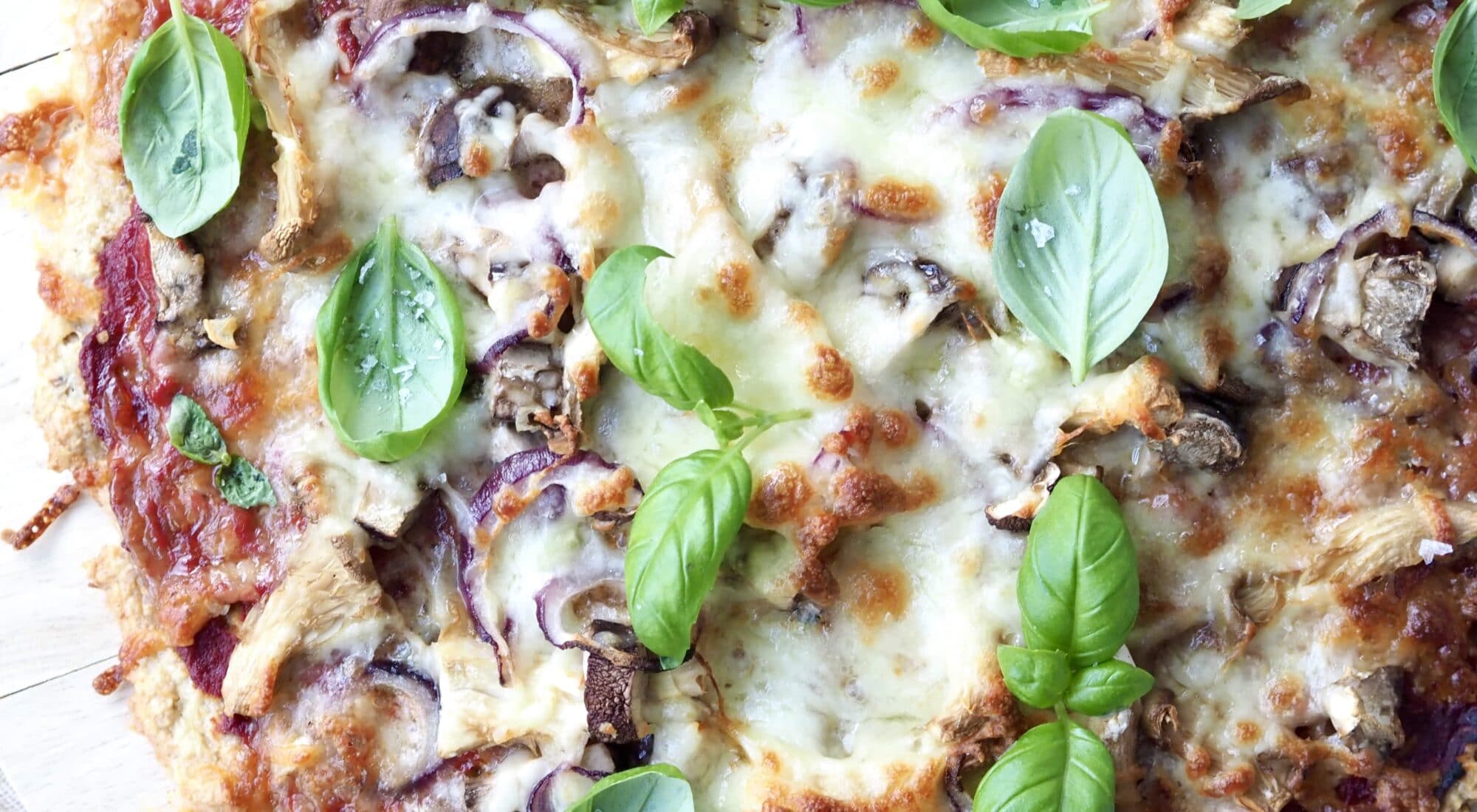 Glutenfri pizza med svampe fyld