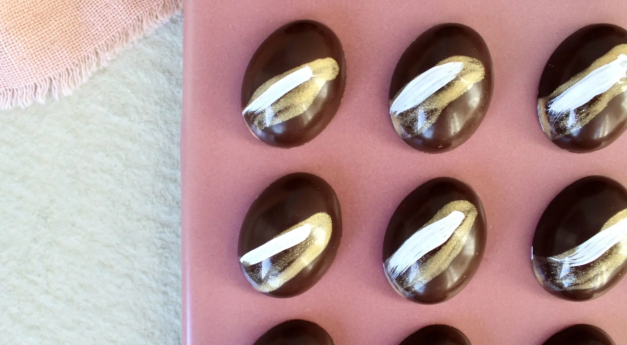 Påskeæg med saltet mælkechokoladeganache
