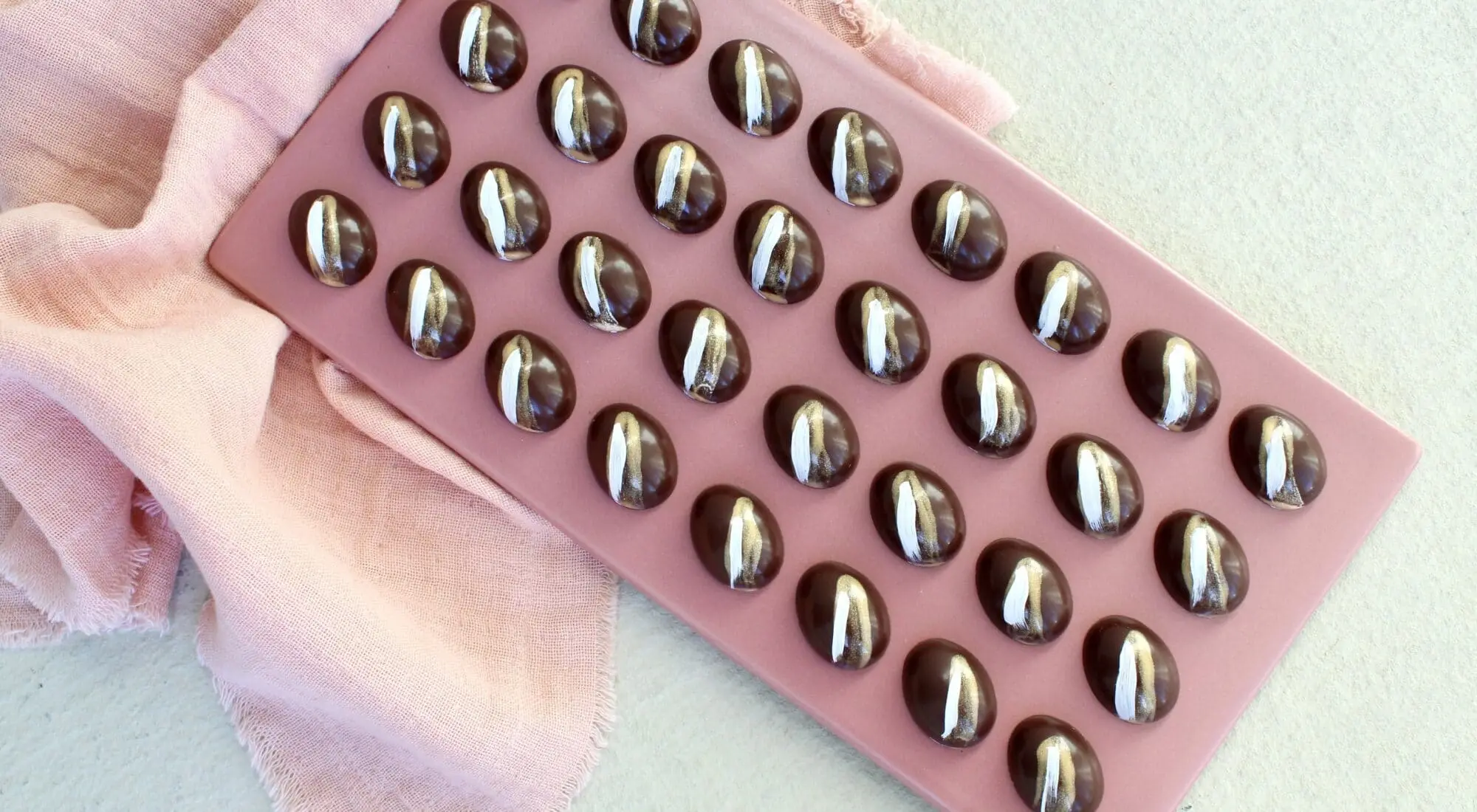 Påskeæg med saltet mælkechokoladeganache