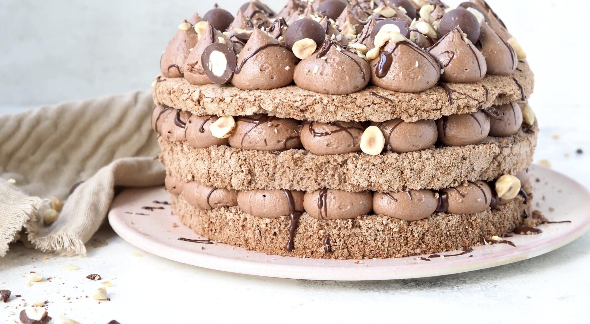 Tre lags lagkage med chokoladecreme