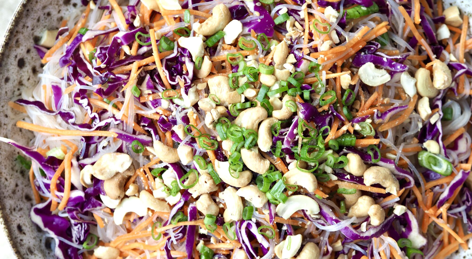 Kold asiatiskinspireret salat
