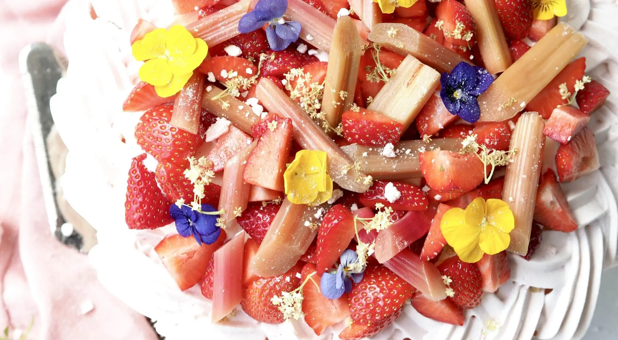 Pavlova med jordbær og chancele creme