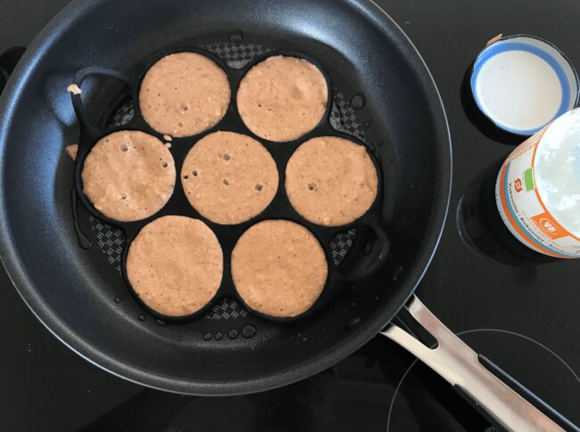 En stegepande med bananpandekager