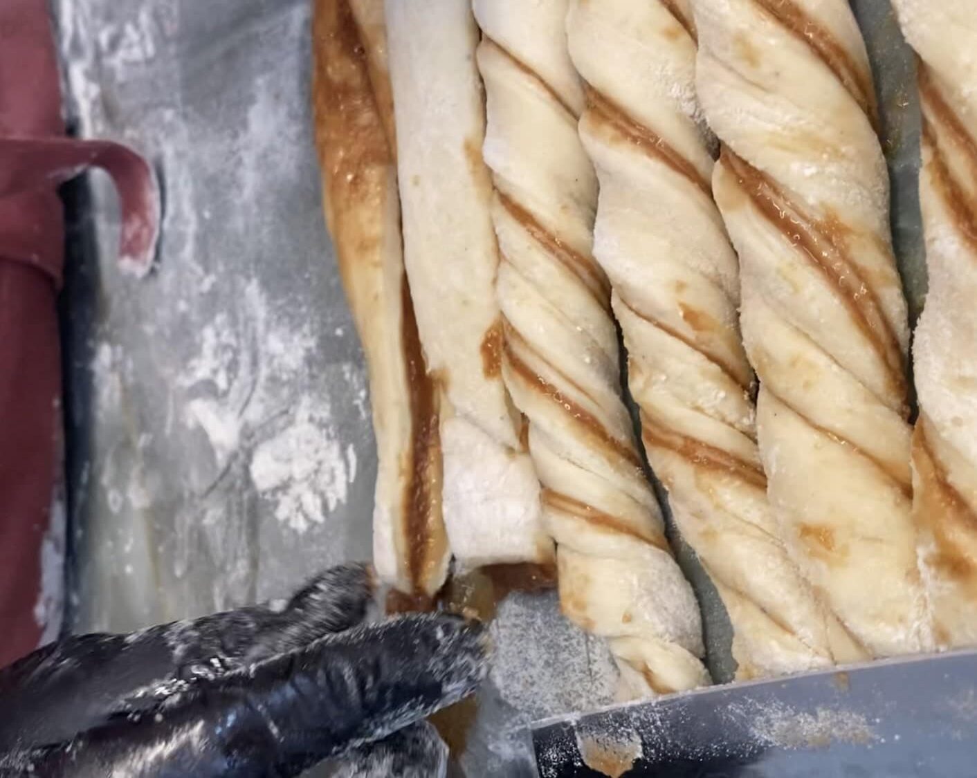 Hjemmebagt kanelbrød med nougatremonce