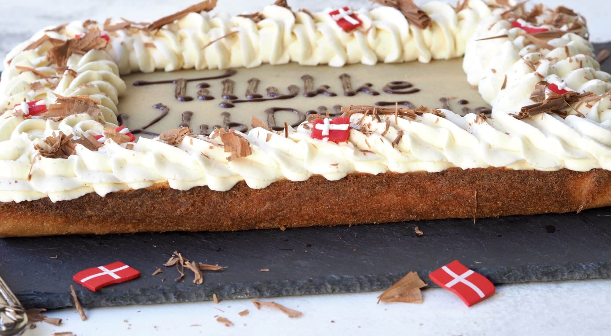 Glutenfri bradepandekage med marcipanlåg og flødeskum
