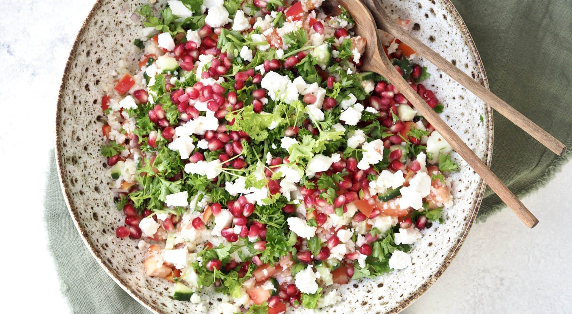 Orientalsk salat med blomkål, mynte og feta