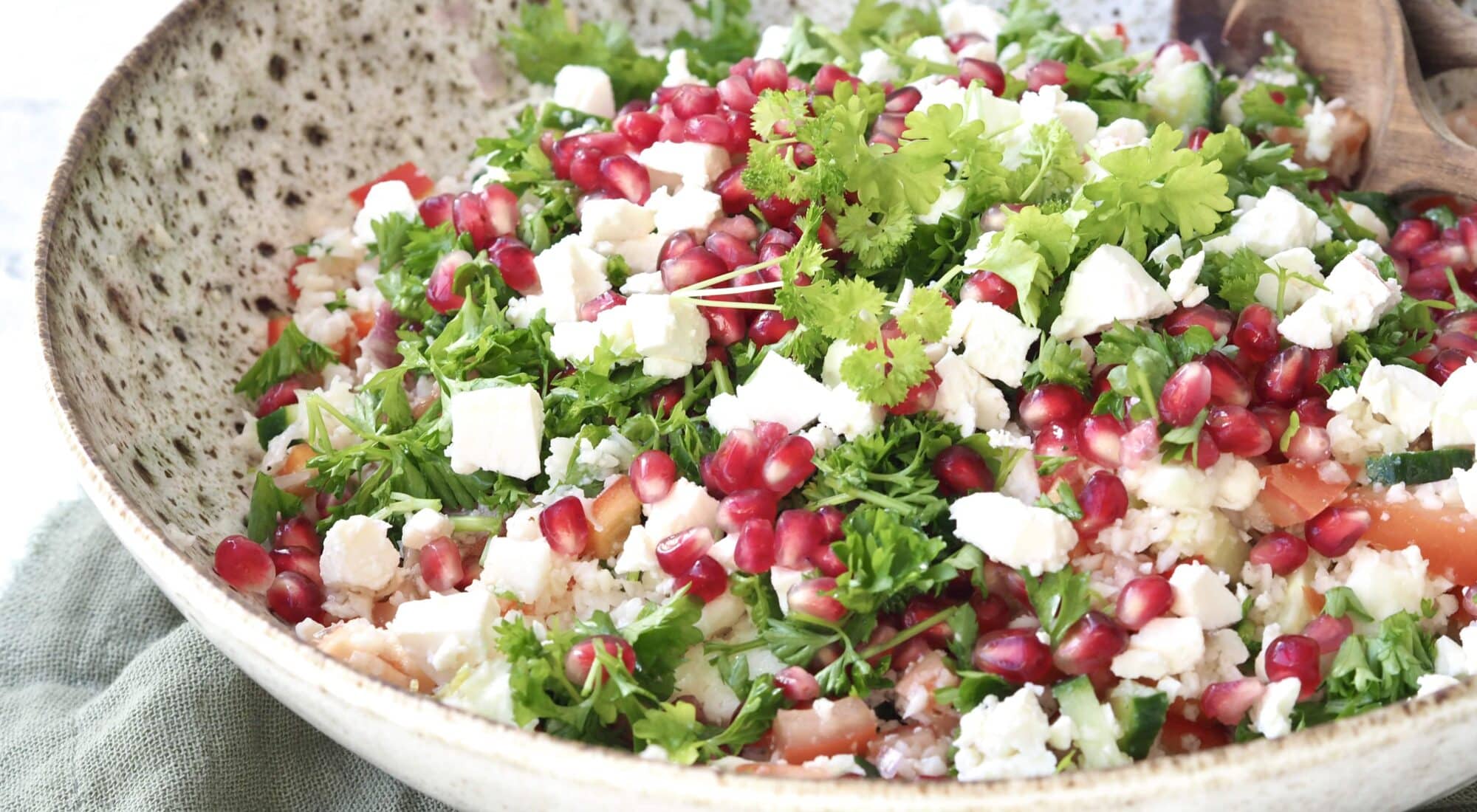 Orientalsk salat med blomkål, mynte og feta